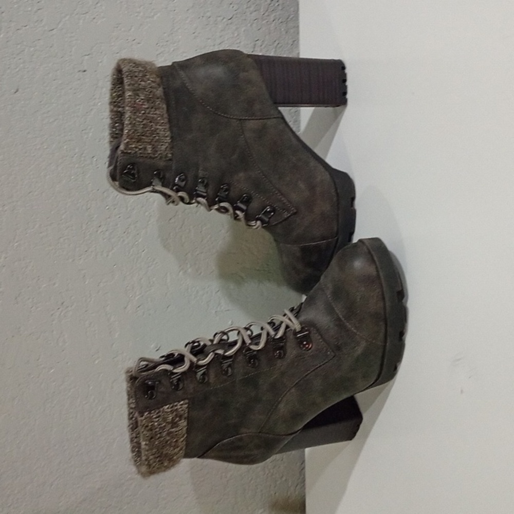Women's Size 7 Bamboo Lace up Gray Boots w/3 1/2 Heels